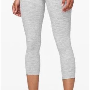 Wunder Under High-Rise Crop 21" 
Luxtreme